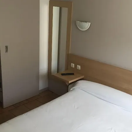 Du Commerce Отель