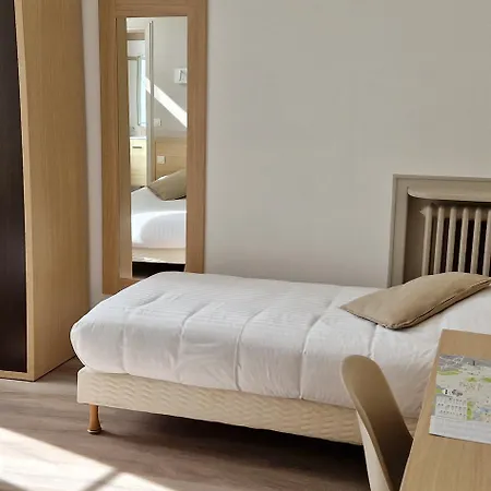Du Commerce Hotel 2*