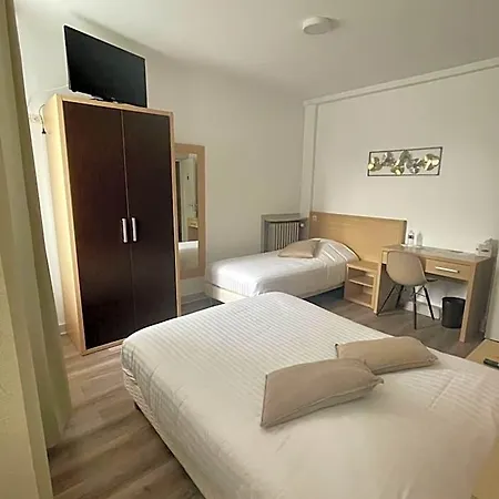 Du Commerce Hotel 2*