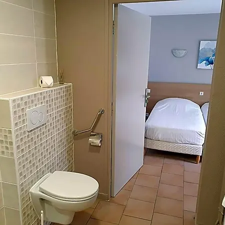 Du Commerce Hotel 2*